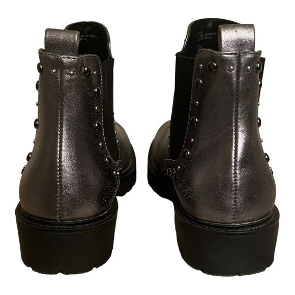 Charles By Charles David Radar Chelsea
Boot Pewter Metallic Size 8.5 - Picture 11 of 16